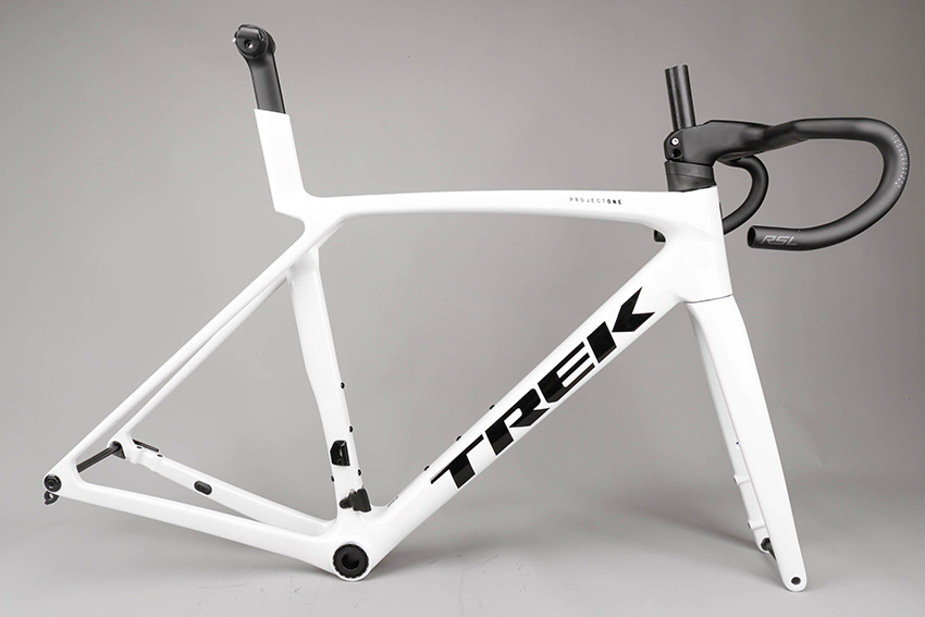 Vehicle traveling data recorder