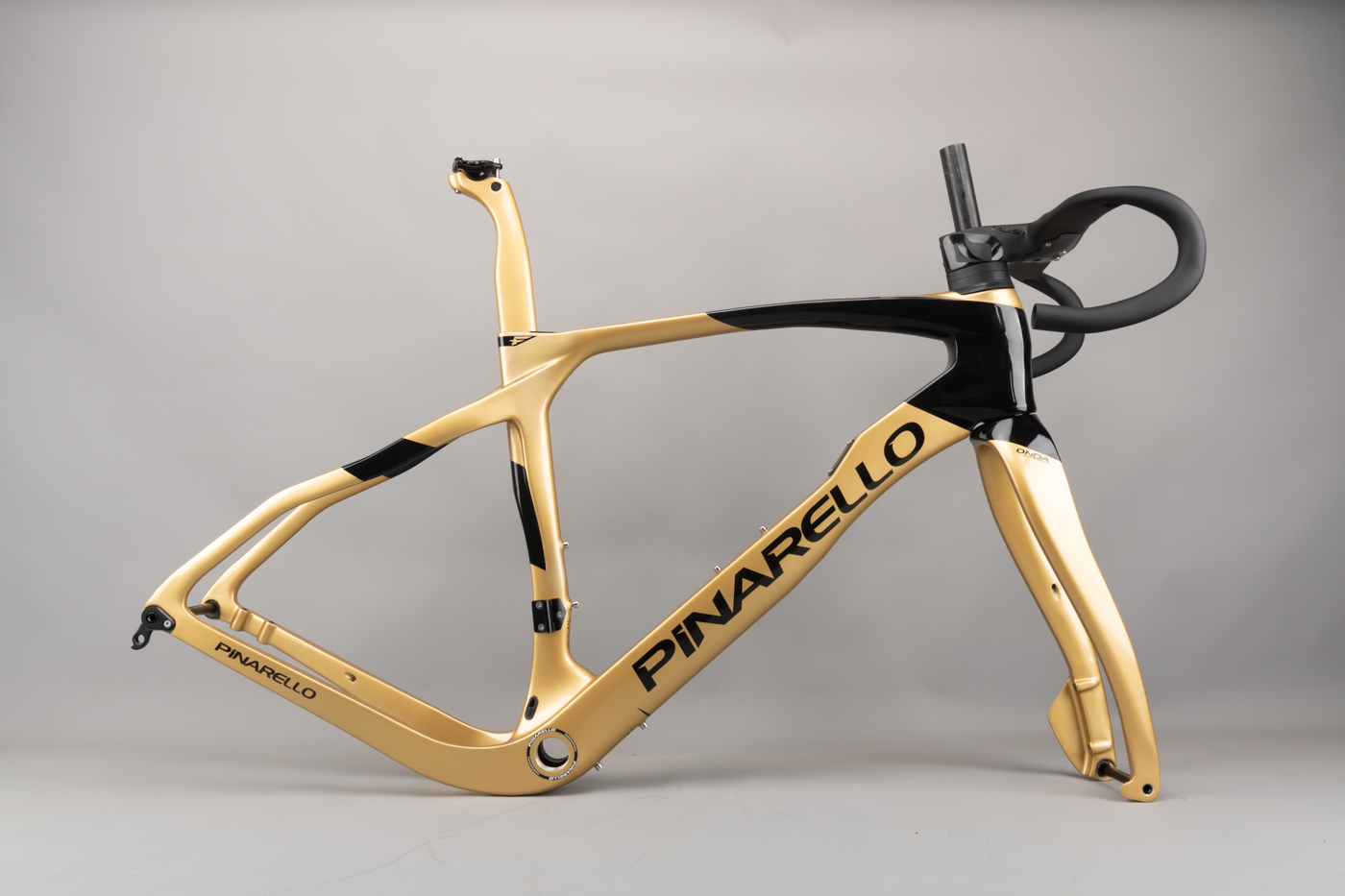 Vehicle traveling data recorder