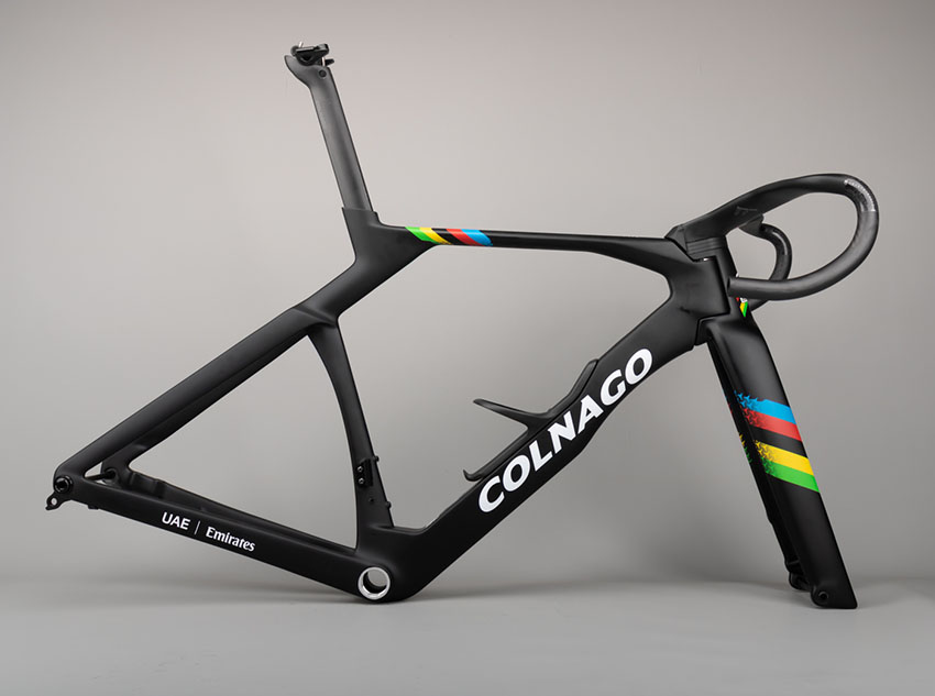 Vehicle traveling data recorder